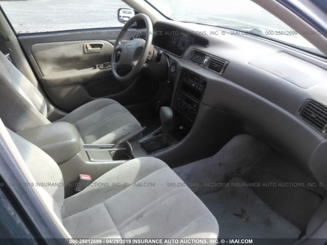 4T1BG22K7WU856763 - 1998 TOYOTA CAMRY CE/LE/XLE 金色 照片 5