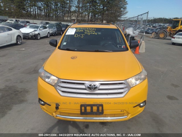 5TDBK3EH7CS132726 - 2012 TOYOTA HIGHLANDER SE YELLOW photo 6