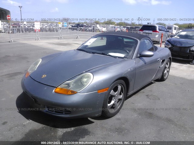 WP0CA29811U626469 - 2001 PORSCHE BOXSTER GRAY photo 2