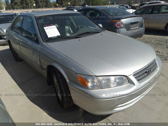 JT2BF28K8Y0254553 - 2000 TOYOTA CAMRY LE/XLE SILVER photo 1