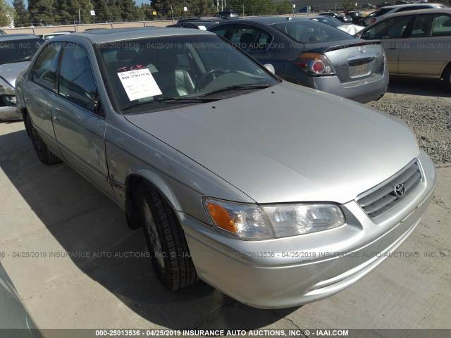 JT2BF28K8Y0254553 - 2000 TOYOTA CAMRY LE/XLE 银色 照片 1