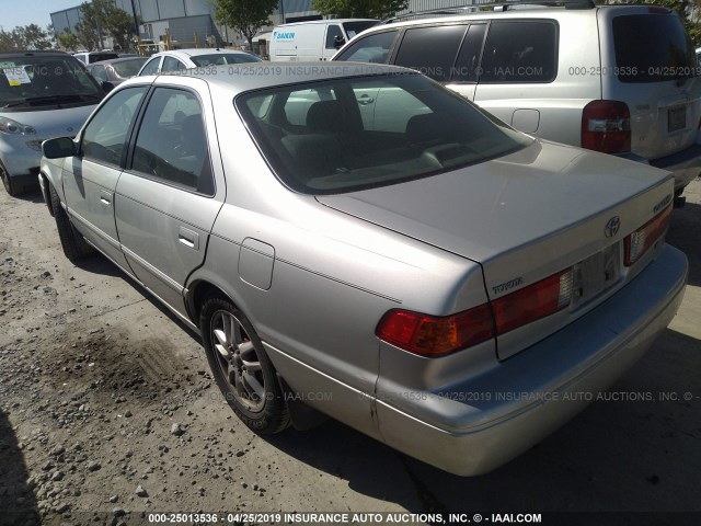JT2BF28K8Y0254553 - 2000 TOYOTA CAMRY LE/XLE SILVER photo 3