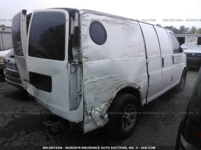 1GCFG15XX91106707 - 2009 CHEVROLET EXPRESS G1500  WHITE photo 4