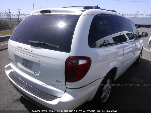 2D8GP44L15R581481 - 2005 DODGE GRAND CARAVAN SXT WHITE photo 4