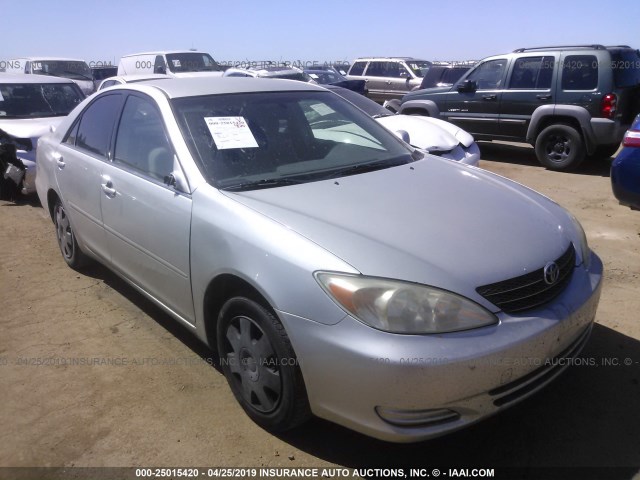JTDBE32K130162704 - 2003 TOYOTA CAMRY LE/XLE ვერცხლისფერი ფოტო 1