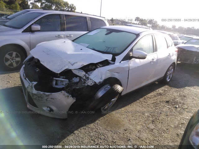 1FAHP3N25CL467238 - 2012 FORD FOCUS TITANIUM WHITE photo 2