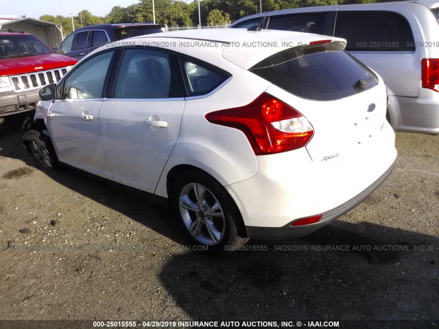 1FAHP3N25CL467238 - 2012 FORD FOCUS TITANIUM WHITE photo 3