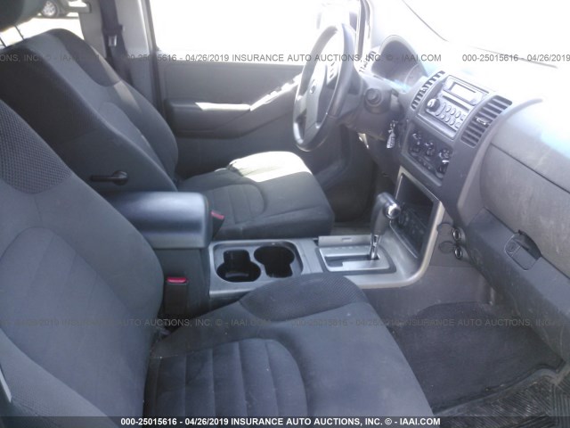 5N1AR18W56C648672 - 2006 NISSAN PATHFINDER LE/SE/XE GRAY photo 5