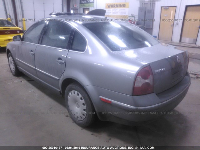 WVWMD63B74E072781 - 2004 VOLKSWAGEN PASSAT GL GRAY photo 3