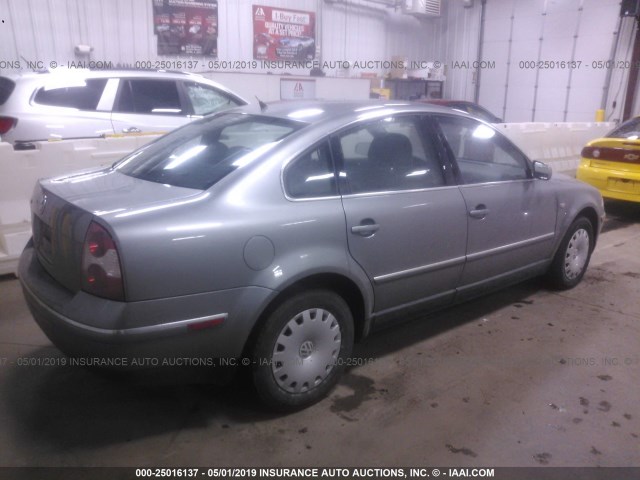 WVWMD63B74E072781 - 2004 VOLKSWAGEN PASSAT GL GRAY photo 4