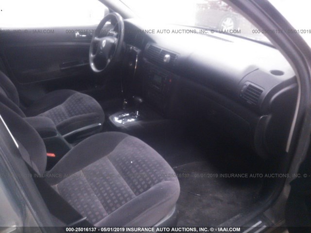 WVWMD63B74E072781 - 2004 VOLKSWAGEN PASSAT GL GRAY photo 5