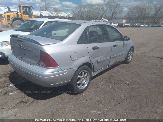 1FAFP38342W325990 - 2002 FORD FOCUS ZTS SILVER photo 4