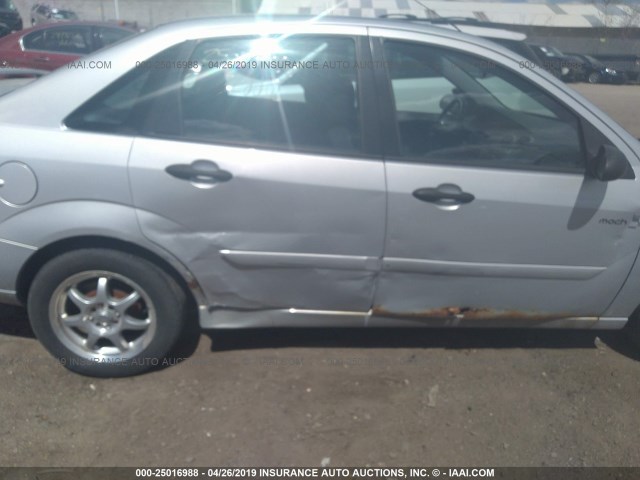 1FAFP38342W325990 - 2002 FORD FOCUS ZTS SILVER photo 6