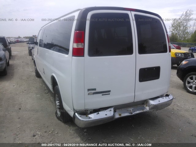 1GAZGZFG0B1108359 - 2011 CHEVROLET EXPRESS G3500 LS WHITE photo 6