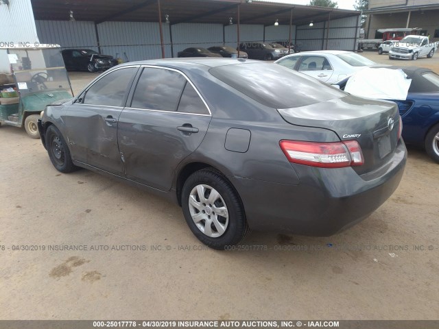 4T4BF3EK0BR137794 - 2011 TOYOTA CAMRY SE/LE/XLE 灰色 照片 3