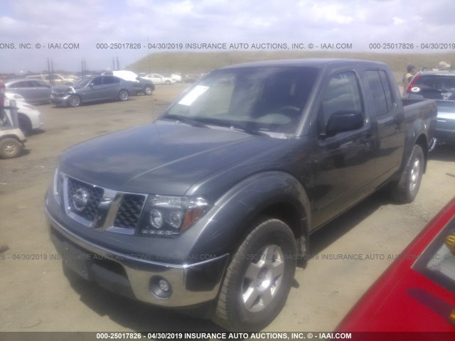 1N6AD07UX6C429328 - 2006 NISSAN FRONTIER CREW CAB LE/SE/OFF ROAD GRAY photo 2