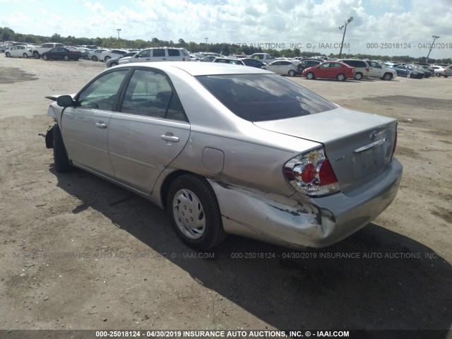 4T1BE32K15U510038 - 2005 TOYOTA CAMRY LE/XLE/SE SILVER photo 3