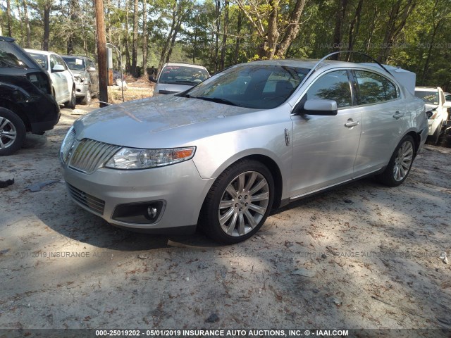 1LNHL9DR8AG609610 - 2010 LINCOLN MKS SILVER photo 2