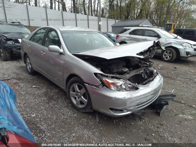4T1BE32K22U004892 - 2002 TOYOTA CAMRY LE/XLE/SE SILVER photo 1