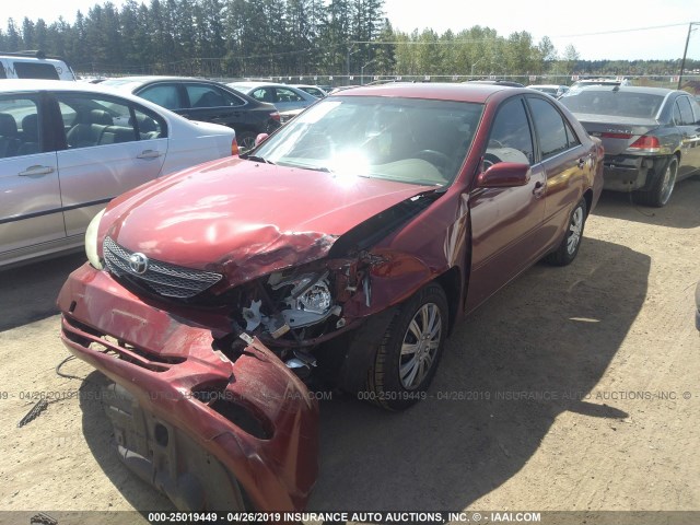 JTDBE32K820118567 - 2002 TOYOTA CAMRY LE/XLE/SE RED photo 2