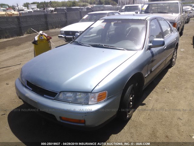 1HGCE6640SA018668 - 1995 HONDA ACCORD LX BLUE photo 2