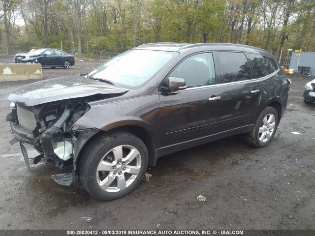 1GNKVGKD5HJ275895 - 2017 CHEVROLET TRAVERSE LT GRAY photo 2