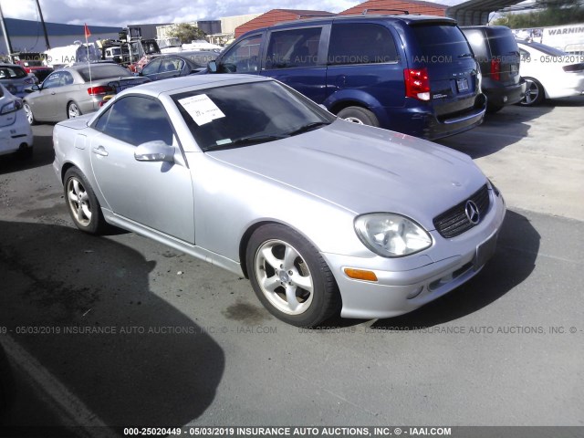 WDBKK65F21F174930 - 2001 MERCEDES-BENZ SLK 320 GRAY photo 1