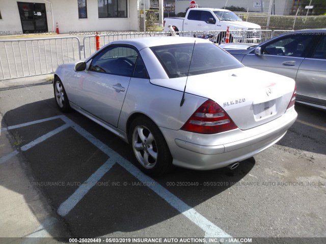 WDBKK65F21F174930 - 2001 MERCEDES-BENZ SLK 320 GRAY photo 3