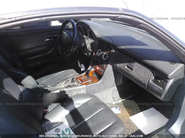 WDBKK65F21F174930 - 2001 MERCEDES-BENZ SLK 320 GRAY photo 5