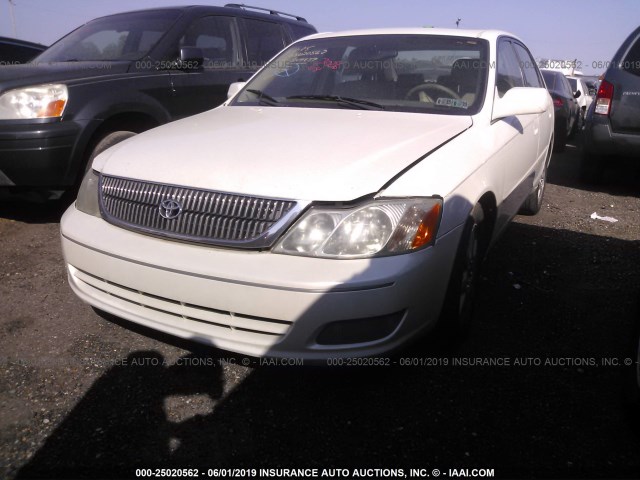 4T1BF28B92U263930 - 2002 TOYOTA AVALON XL/XLS WHITE photo 2