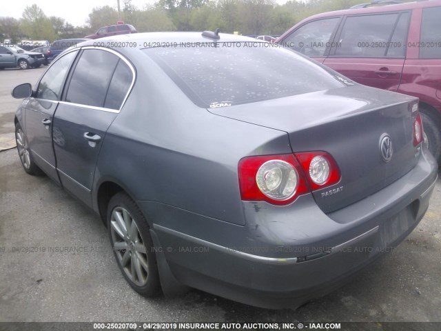 WVWFU73C46P157950 - 2006 VOLKSWAGEN PASSAT 3.6L 4MOTION LUXURY GRAY photo 3