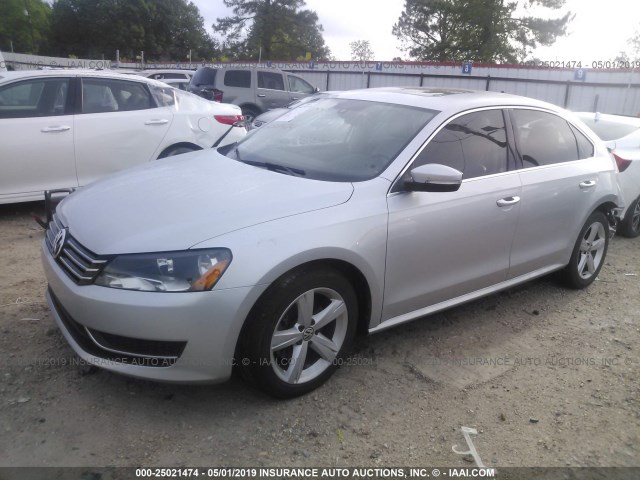 1VWBH7A39DC128161 - 2013 VOLKSWAGEN PASSAT SE SILVER photo 2