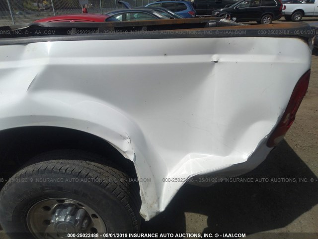 3FTNF20L34MA12334 - 2004 FORD F250 SUPER DUTY WHITE photo 6