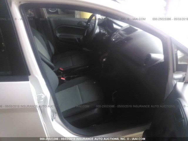 3FADP4TJ7GM106306 - 2016 FORD FIESTA S WHITE photo 5