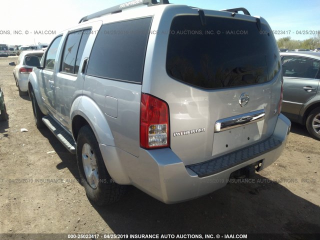 5N1AR18W46C635718 - 2006 NISSAN PATHFINDER LE/SE/XE SILVER photo 3