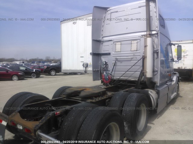 4V4NC9GHX7N446431 - 2007 VOLVO VN GRAY photo 4