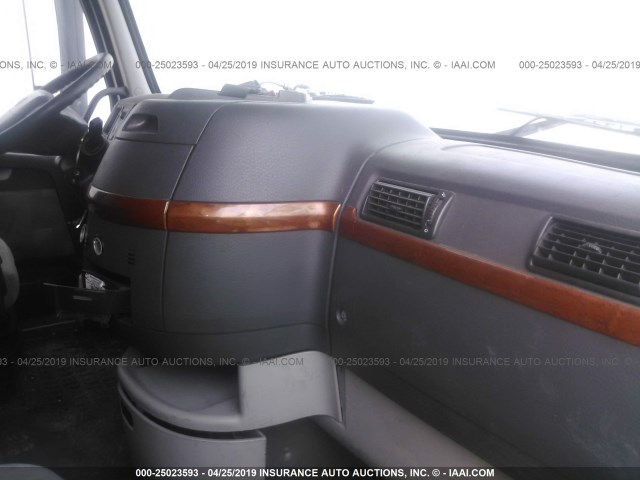 4V4NC9GHX7N446431 - 2007 VOLVO VN GRAY photo 5