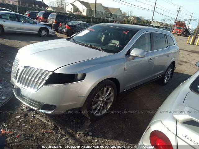 2LMHJ5AT3BBJ54922 - 2011 LINCOLN MKT SILVER photo 2