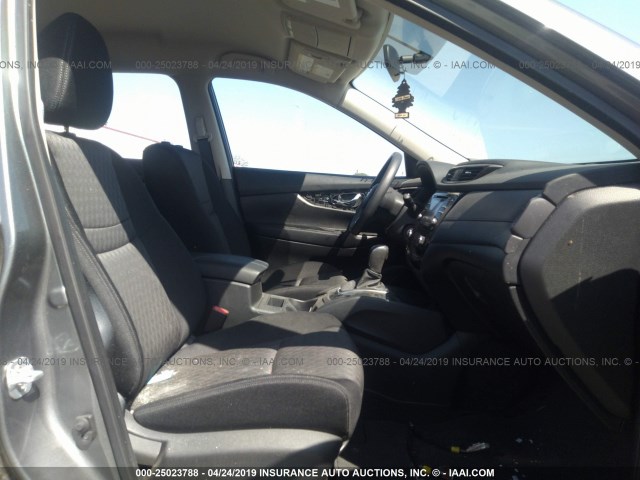 JN8AT2MT5HW133717 - 2017 NISSAN ROGUE S/SL/SV GRAY photo 5