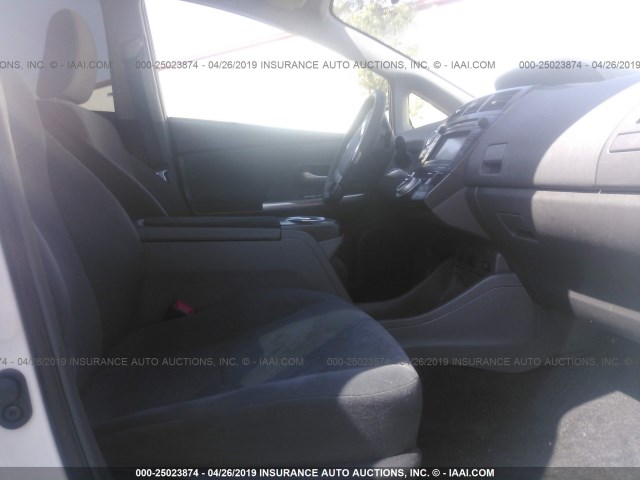 JTDZN3EU3EJ013929 - 2014 TOYOTA PRIUS V WHITE photo 5