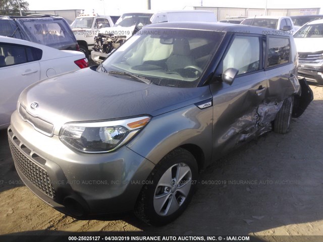 KNDJN2A27G7358893 - 2016 KIA SOUL GRAY photo 2