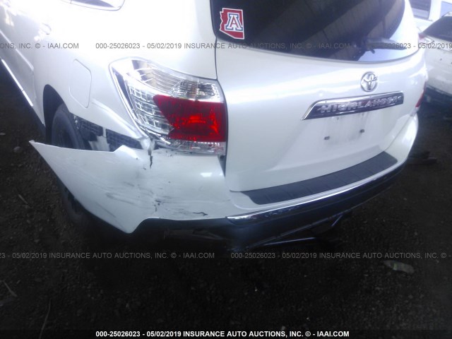 5TDZK3EHXDS091105 - 2013 TOYOTA HIGHLANDER PLUS/SE WHITE photo 6