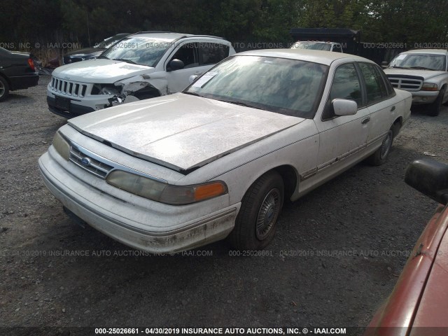 2FALP73W8TX144974 - 1996 FORD CROWN VICTORIA  WHITE photo 2