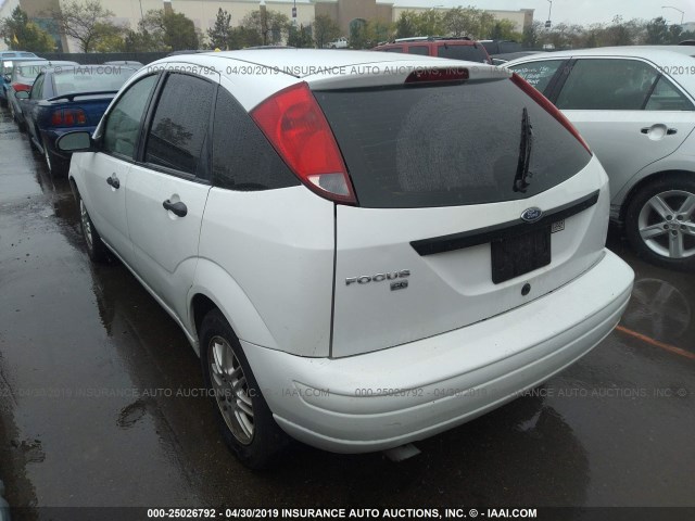 3FAFP37N75R120626 - 2005 FORD FOCUS ZX5 WHITE photo 3