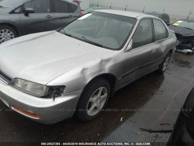 1HGCD5537TA197833 - 1996 HONDA ACCORD LX/EX GRAY photo 6