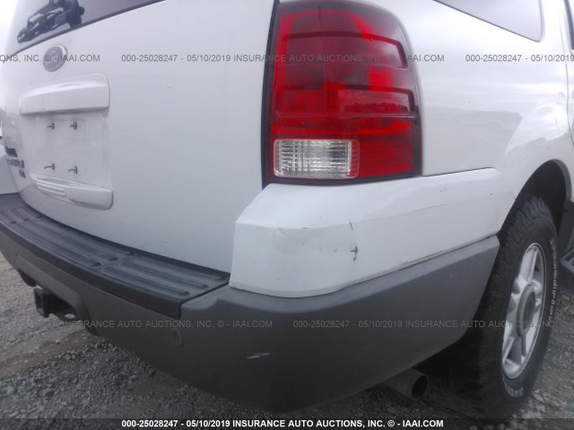 1FMRU15W63LA42542 - 2003 FORD EXPEDITION XLT WHITE photo 6