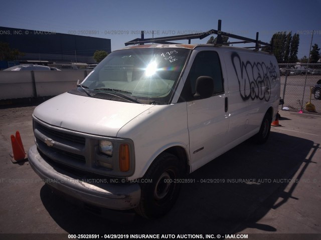 1GCEG15WXW1054932 - 1998 CHEVROLET EXPRESS G1500  WHITE photo 2