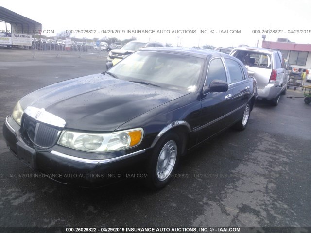 1LNHM81W5XY663869 - 1999 LINCOLN TOWN CAR EXECUTIVE BLACK photo 2