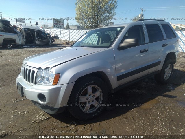 1J4GR48K65C660691 - 2005 JEEP GRAND CHEROKEE LAREDO/COLUMBIA/FREEDOM 银色 照片 2