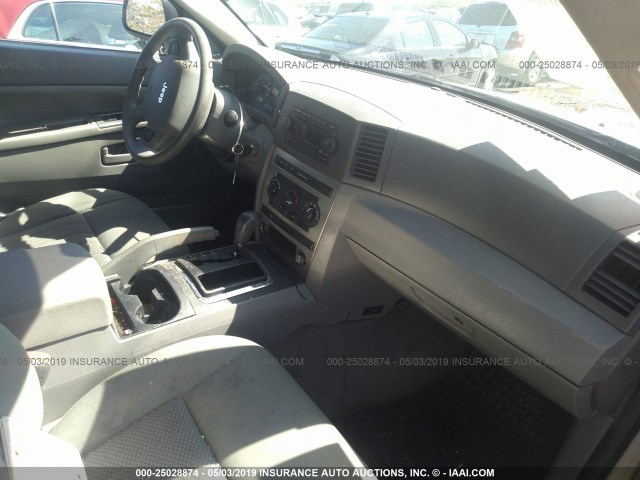 1J4GR48K65C660691 - 2005 JEEP GRAND CHEROKEE LAREDO/COLUMBIA/FREEDOM 银色 照片 5